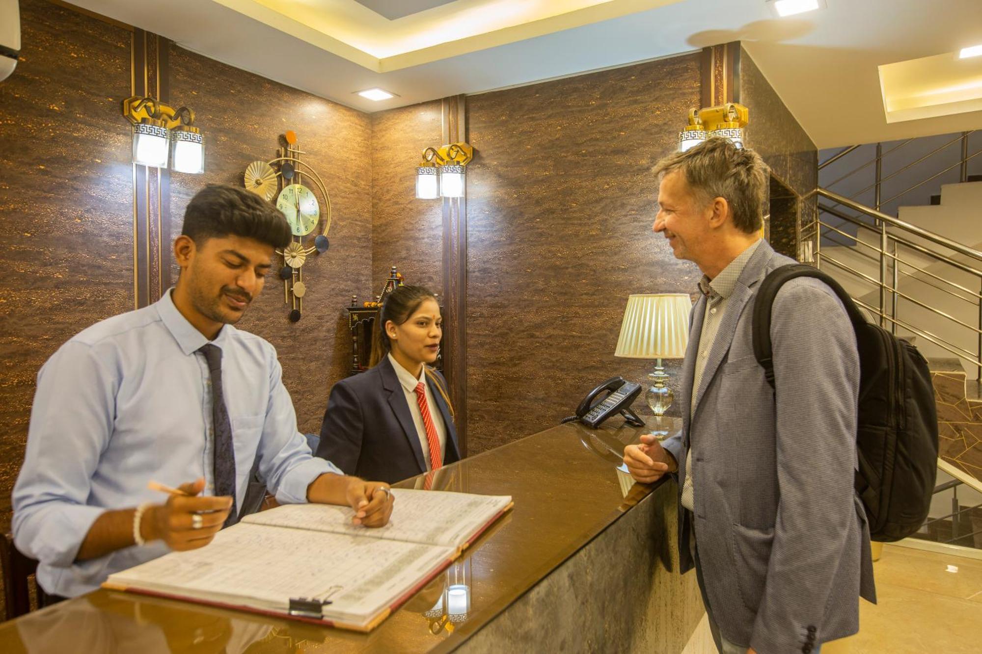 Hotel Prithvi-Raj Near Delhi Airport 新德里 外观 照片