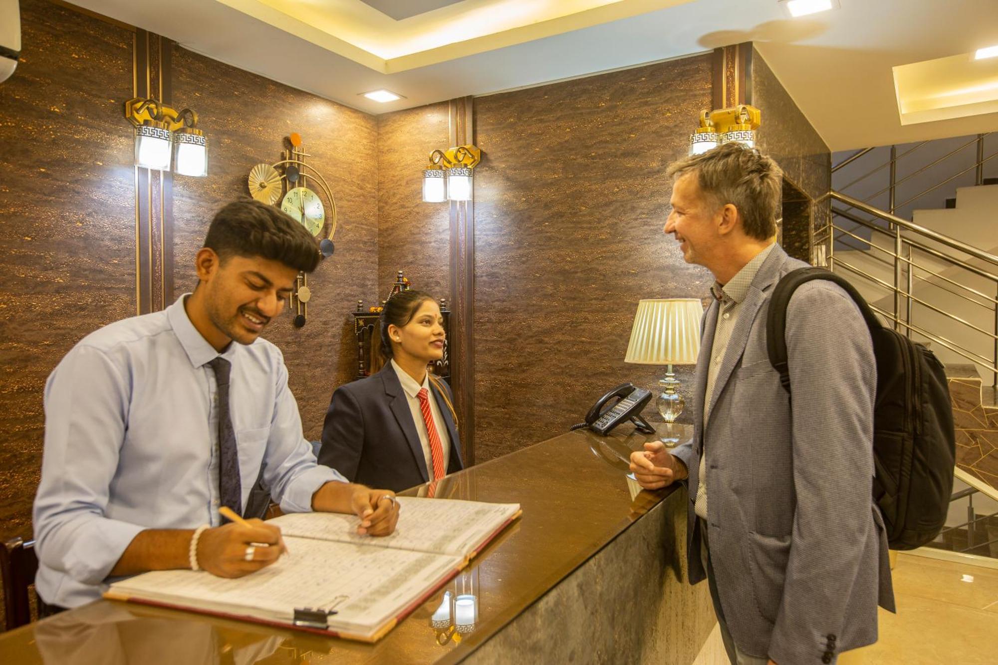 Hotel Prithvi-Raj Near Delhi Airport 新德里 外观 照片